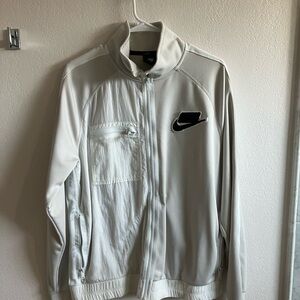 Nike Men's Light Gray Windbreaker
